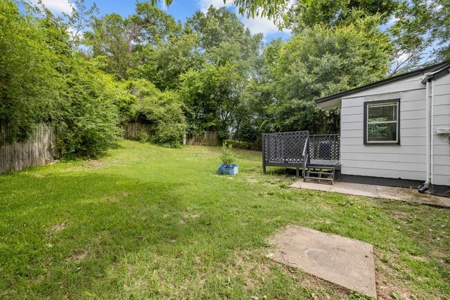 Building Photo - Charming 3 Bedroom, 1.5 Bathroom house