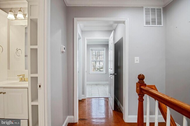 Building Photo - 9838 Town Ln