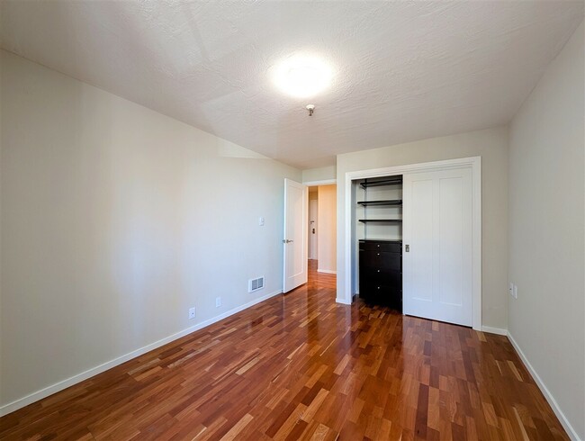 Building Photo - 2295 Vallejo St.