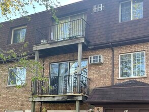 Building Photo - 99 E Dundee Rd