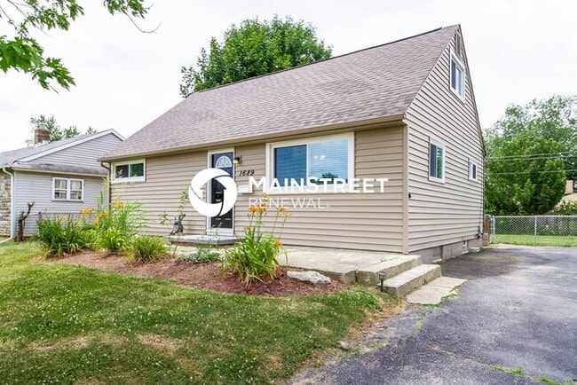 Building Photo - 4 Bedroom Pet-Friendly Home in Columbus, OH with Main Street Renewal
