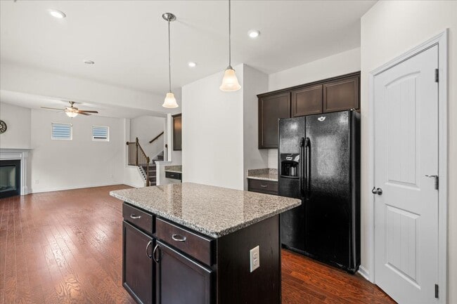 Building Photo - 1407 Red Hill Dr