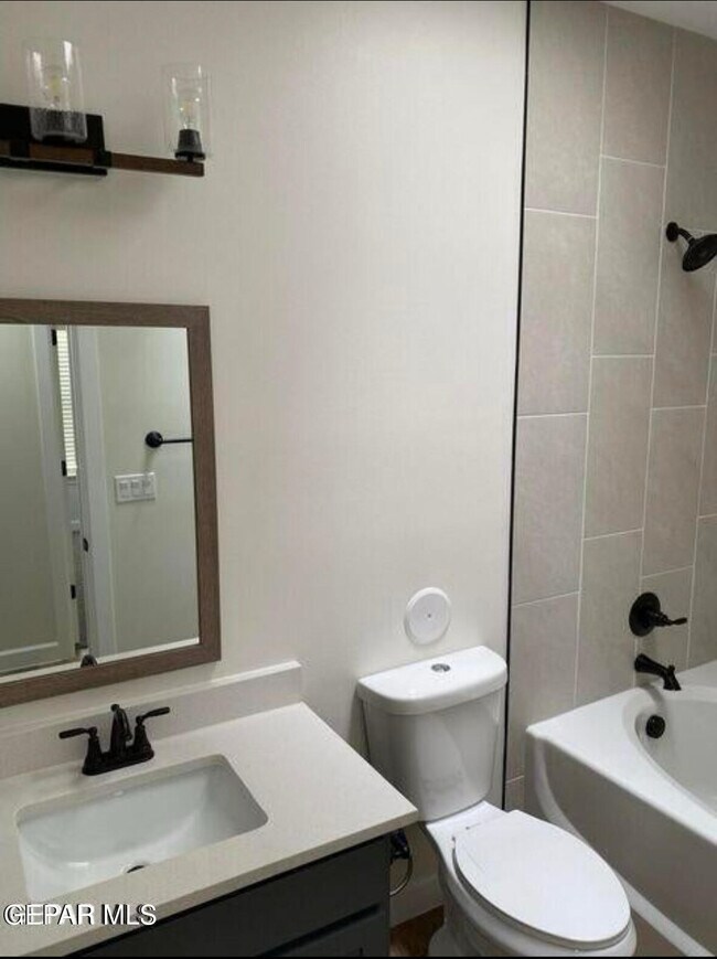 Building Photo - 453 Sun Temple Rd