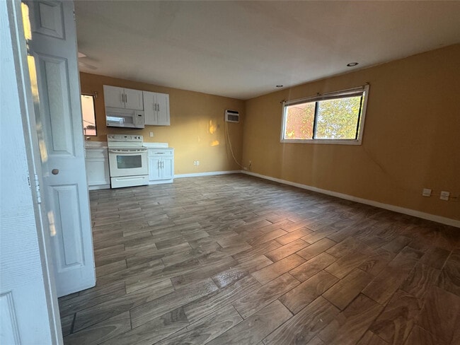 Building Photo - 2131 Lincoln St