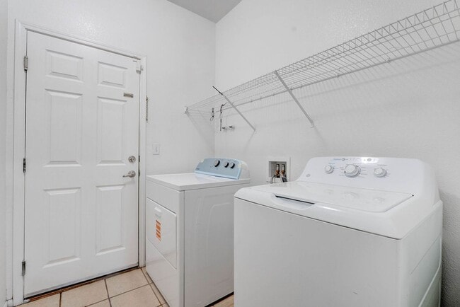 Building Photo - 2294 Tedesca Dr