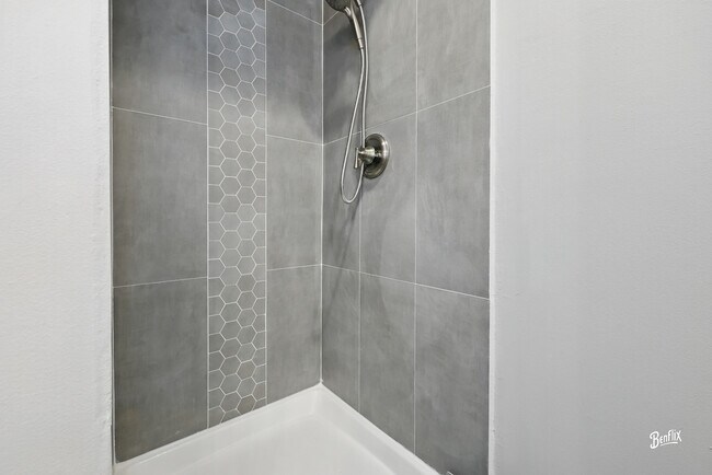 Building Photo - 5500 Carriage Way Dr