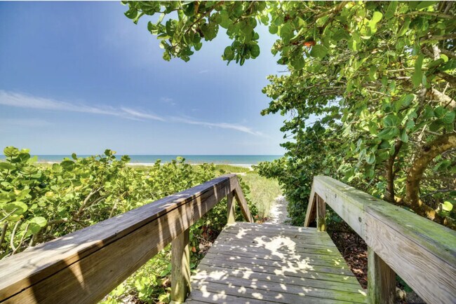Building Photo - 150 Crescent Beach Dr