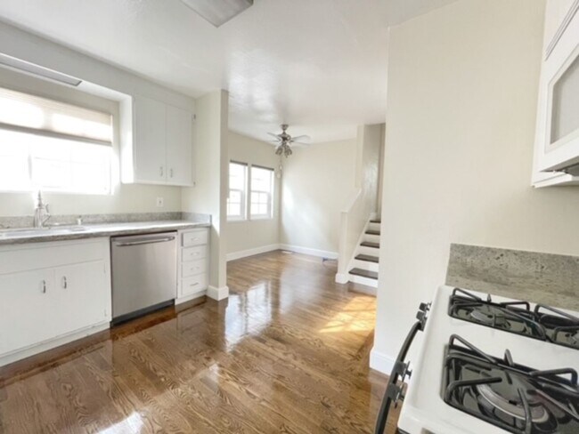 Building Photo - 3Bedrooms 2Baths In a Quiet Area W/Detached Garage/Hook Ups