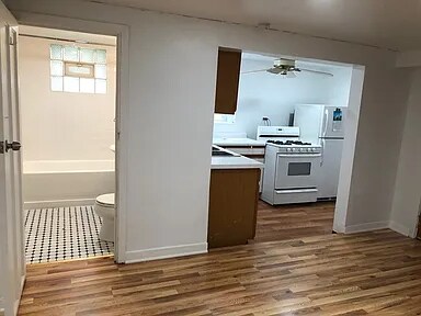 Building Photo - 1618 W Carmen Ave