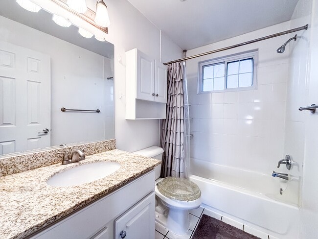 Building Photo - 610 Main St