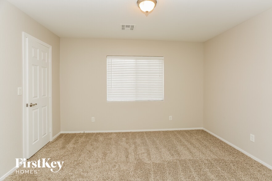 Building Photo - 6415 Hamilton Grove Ave