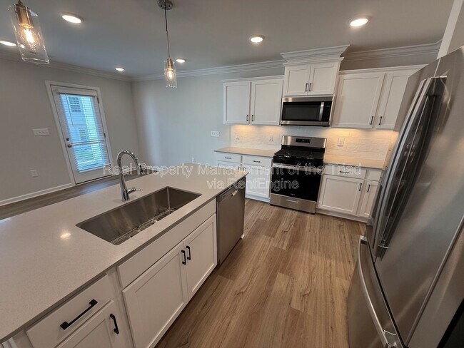 Building Photo - 907 Elderberry Wy