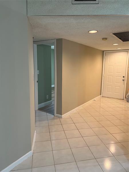 Building Photo - 1605 Abaco Dr
