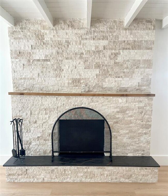 Building Photo - 924 SW 11th St