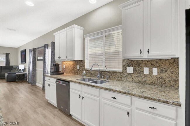 Building Photo - 1405 Fantastic Ct