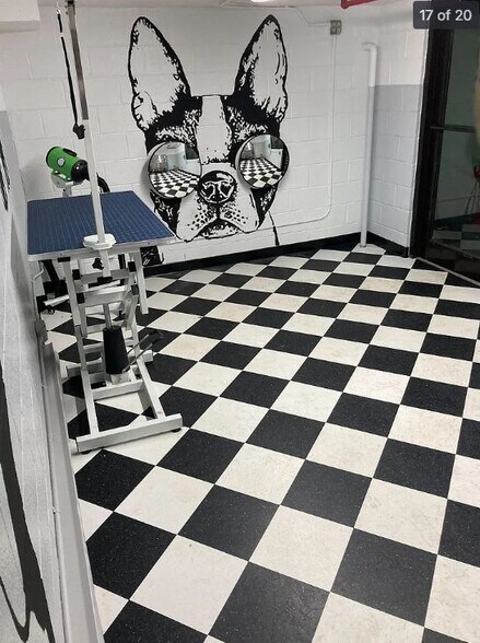 Building Photo - 2555 N Clark St