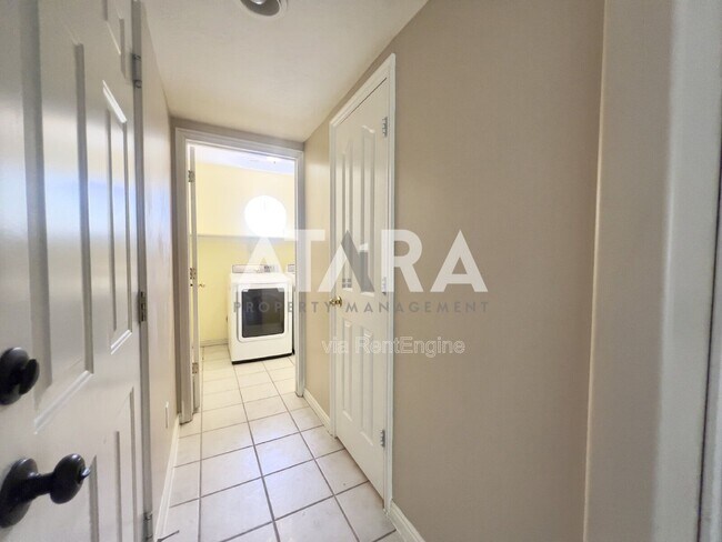 Building Photo - 11837 Sunrise View Dr
