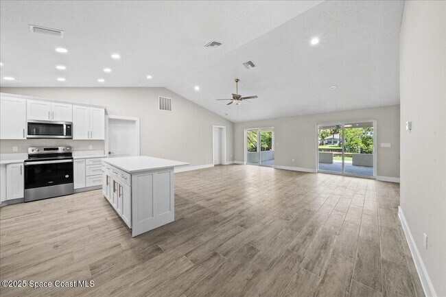 Building Photo - 2060 Newfound Harbor Dr