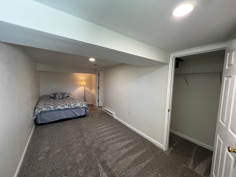 Bedroom with closet - 205 Palomino Dr