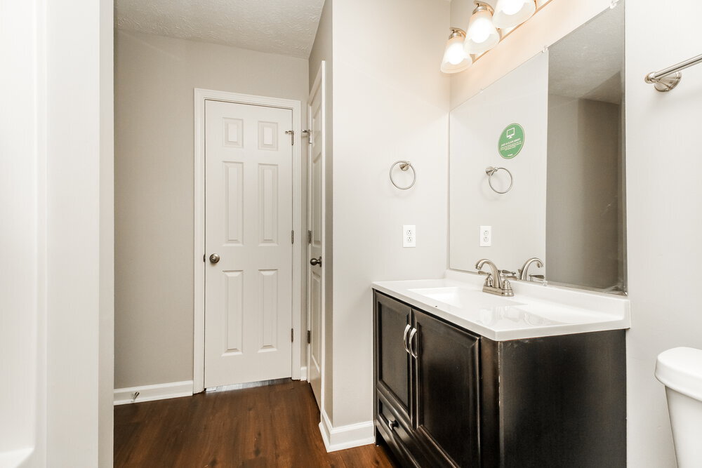 Building Photo - 1980 Old Castle Dr