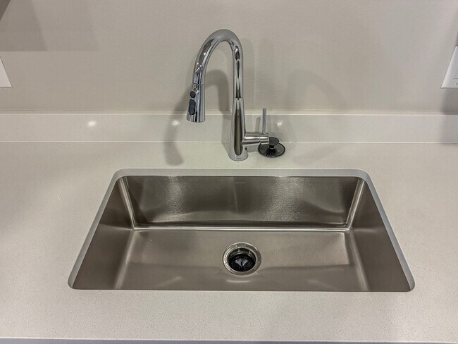 Building Photo - New Townhome 3 Bedroom Available now in Smith Creek Neighborhood