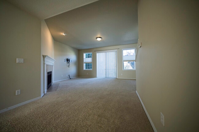 Living room - 4828 SE Teakwood St
