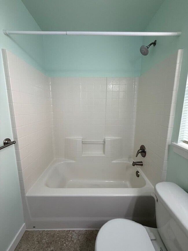 Building Photo - LYNNWOOD 3 BED, 2.5 BATH HOME FOR RENT; AV...