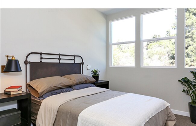 Building Photo - 3921 N Eagle Rock Blvd