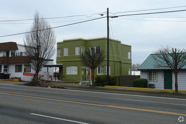 Building Photo - 11401 NE Sandy Blvd