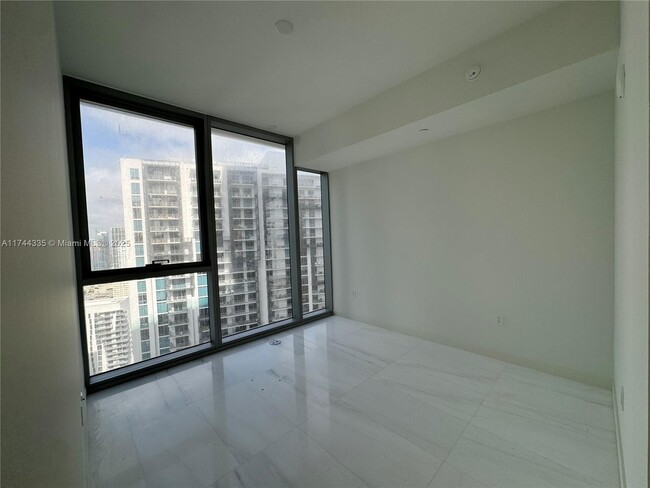 Building Photo - 300 Biscayne Blvd Way