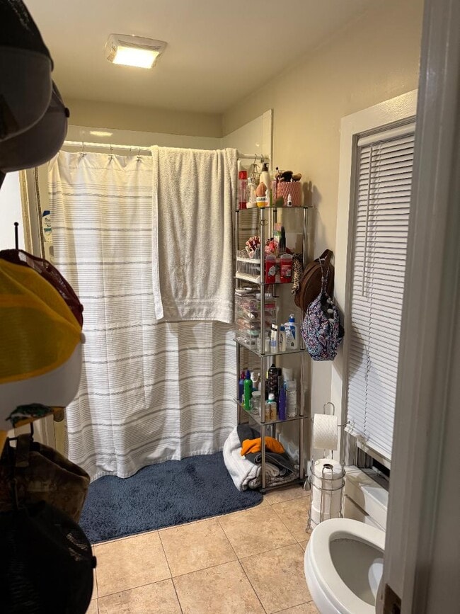 Building Photo - 813 Maine St