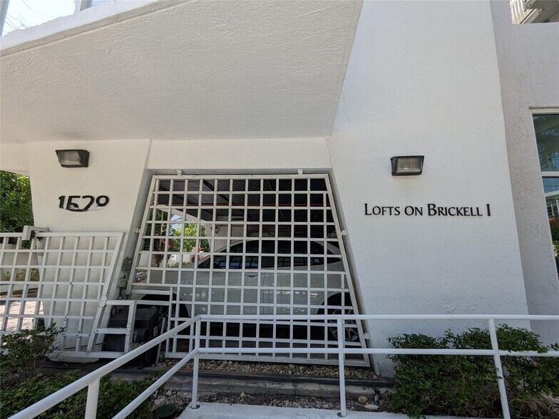 Building Photo - 1528 Brickell Ave