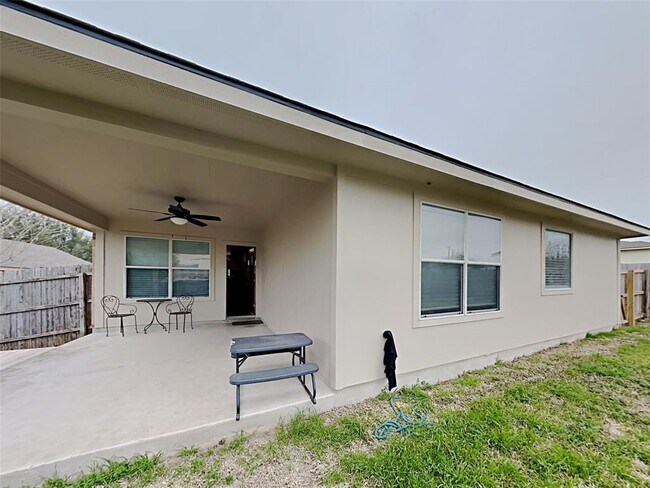 Building Photo - 441 Goldenrod St