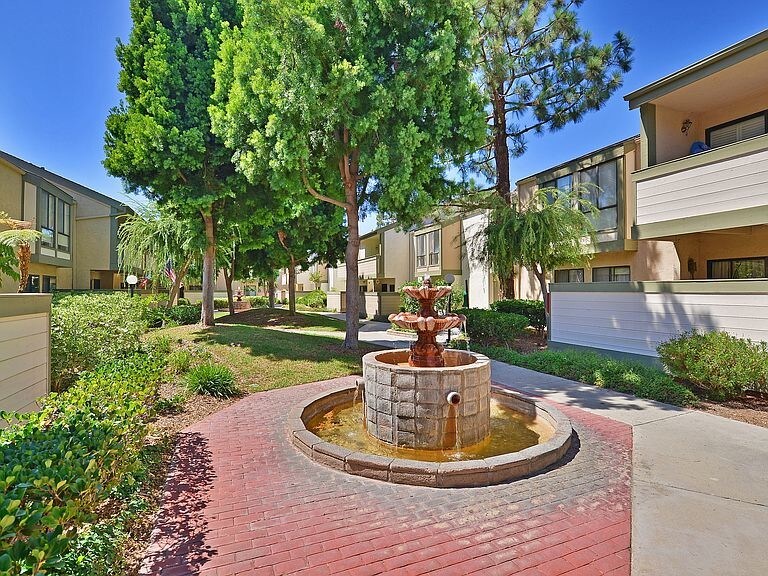 Building Photo - 9149 Village Glen Dr
