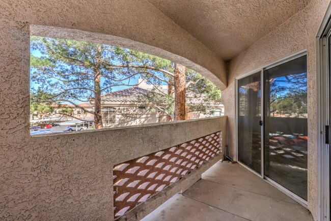 Building Photo - Nice 1 Bedroom Condo in Gated Southwest Co...