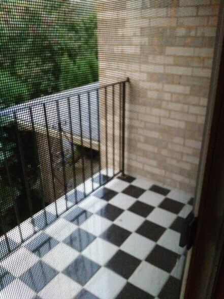 Primary Photo - 8351 W 87th St