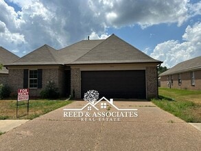 Building Photo - 4 Bedroom in Cordova!!
