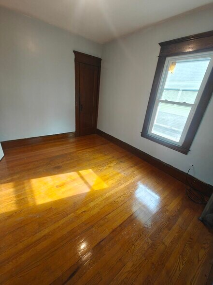 Building Photo - 59 Lester St