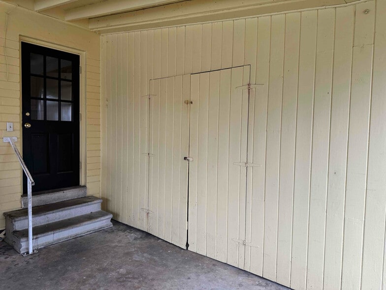 Building Photo - 736 White St