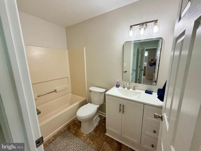 Building Photo - 1422 Oxford Cir