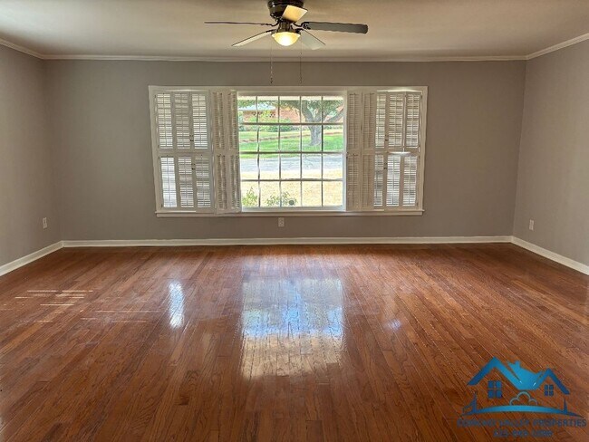 Building Photo - 2661 Oxford Ave