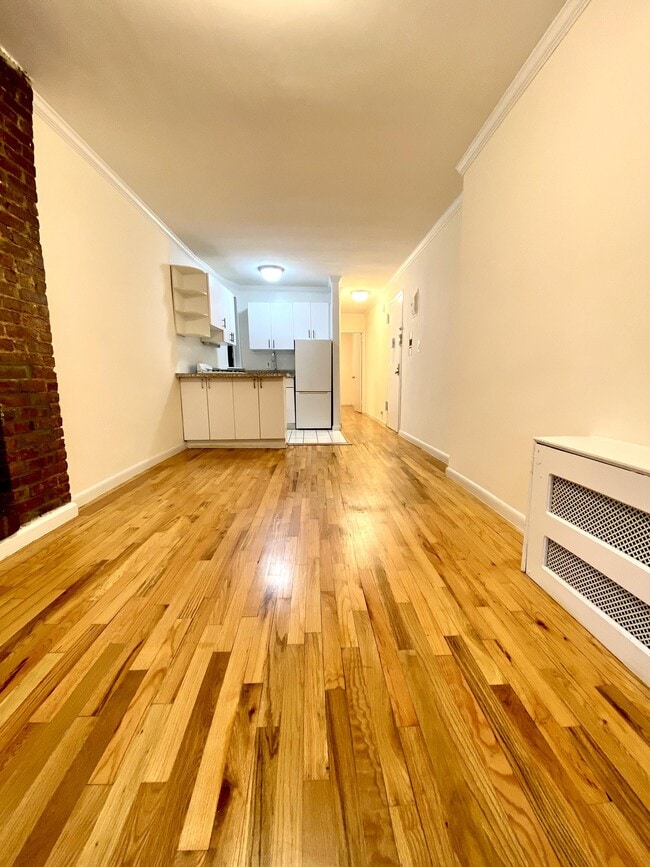 Building Photo - 427 E 83rd St