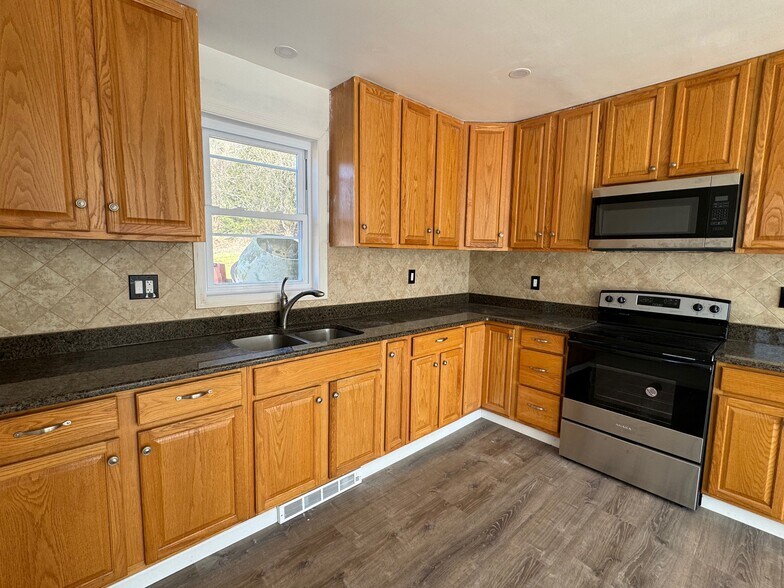 Building Photo - 21 Elk Creek Rd