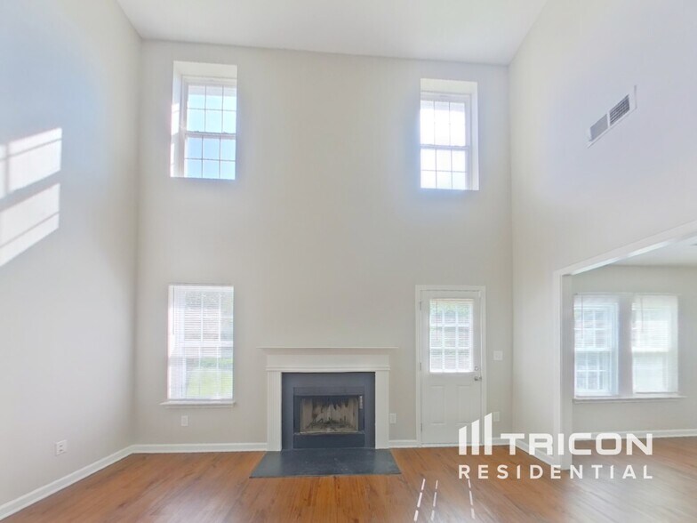 Building Photo - 7233 Hidden Creek Dr