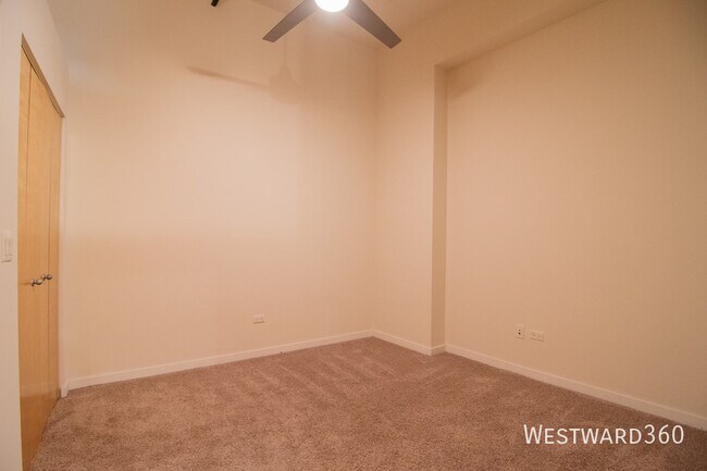 Building Photo - 1224 W Van Buren St