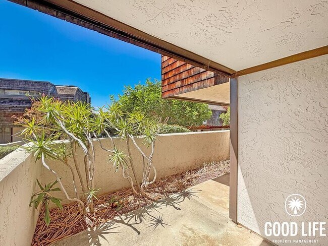 Building Photo - 12851 Caminito Del Canto