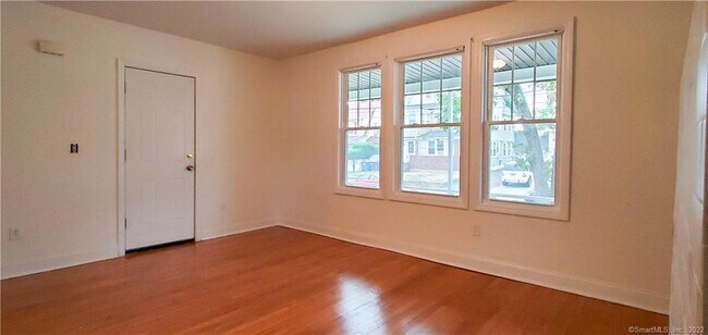 Building Photo - 105 Manhattan Ave