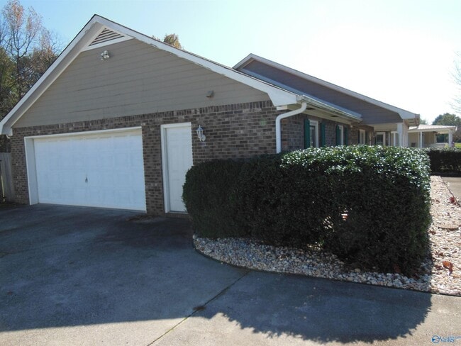 Building Photo - 549 Wade Rd