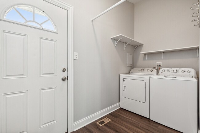 Building Photo - 19338 Beechnut Dr