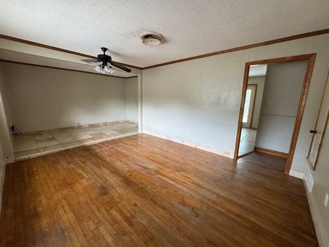 Building Photo - 909 S 25th St